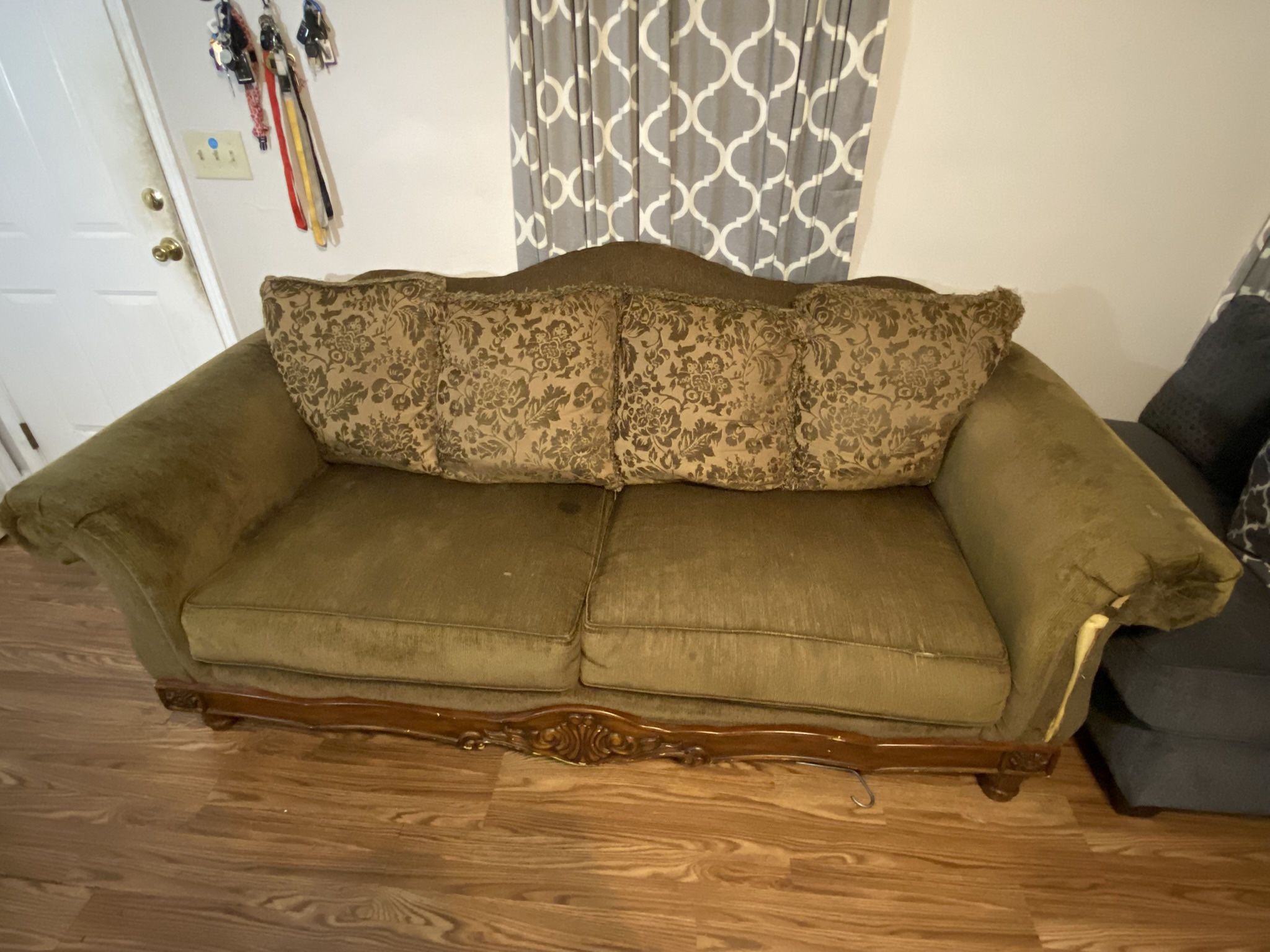 Green Couch (Vintage/Traditional Style)