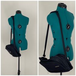 Black shoulder laptop travel bag