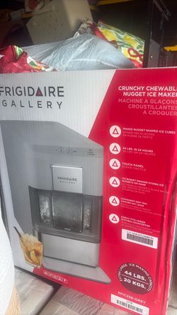 Crunchy chewable nugget icemaker Crunchy chewable nugget icemaker