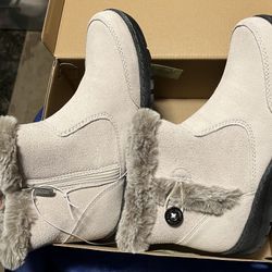 Ladies All Weather Shoes - Size 10