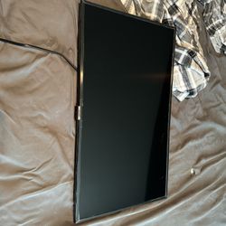 Samsung 32” 4K QLED Smart Tv Mint Condition 