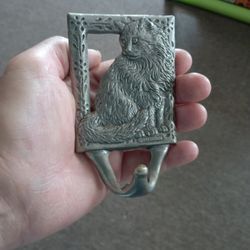 1993 Pewter Carson Coat Hanger Long Hair Cat Great Condition 