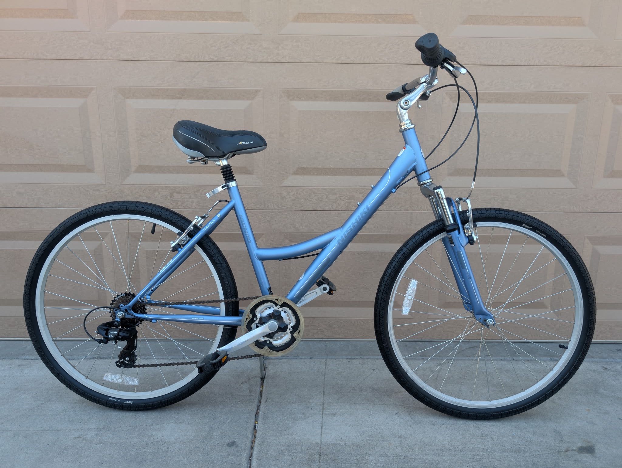 26"x2.0. NISHIKI TAMARACK WOMENS HYBRID BIKE. 21 SPEEDS. FRESHLY TUNE UP. EXCELLLENT CONDITION 👌🏼