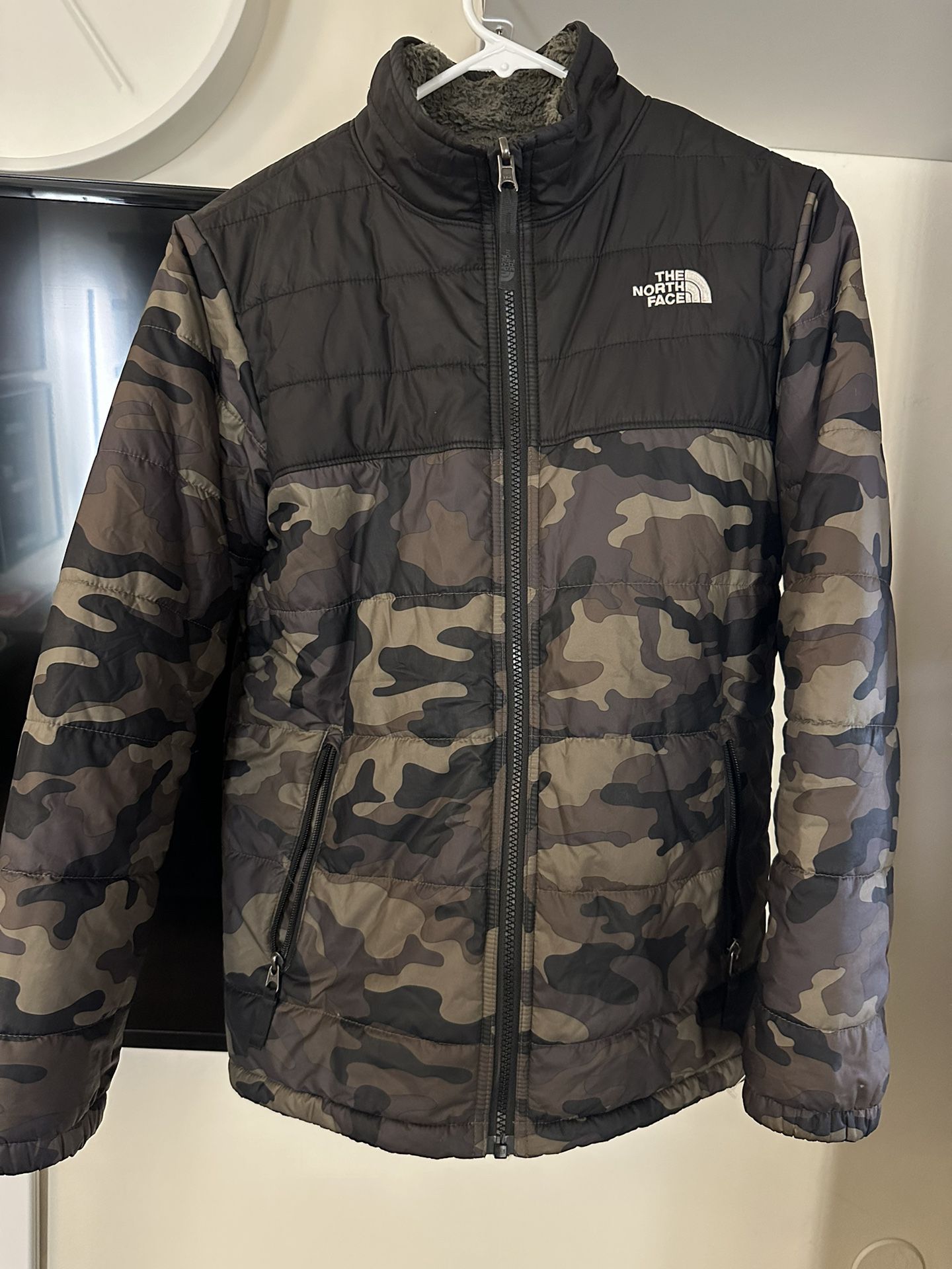 The North Face Camo Puffer Jacket Sz Large Boys 16-17