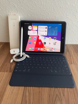 Apple iPad 8th Generation 32GB (Latest iOS 26) Logitech Keyboard case , Pencil & charger