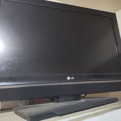 32 Inch LG TV. ( Best Offer First)