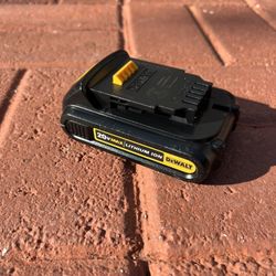 DEWALT 20-Volt Max Lithium-Ion Battery Pack 1.5Ah
