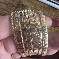 Women’s Gold Bangle Set 