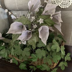 Artificial Calla Lily Arrangement Basket with Purple Flowers and Green Leaves