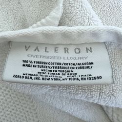 Towels and bed sheets set bathroom and hand towels plus queen