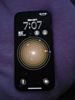 Black iPhone 16