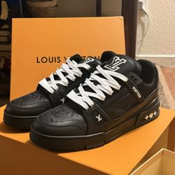 🔥 Authentic Louis Vuitton Trainer Sneakers – Black/White 🔥