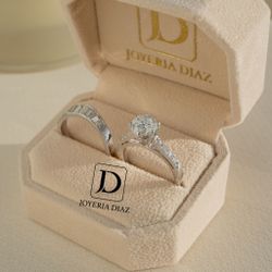 gold engagement ring