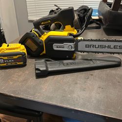 Dewalt chain saw m#DCCS674- W/battery