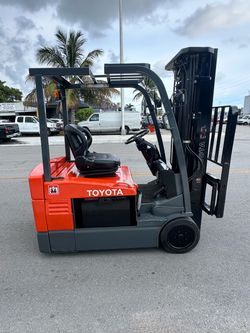 Forklift Toyota Electric