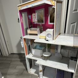 Doll House 