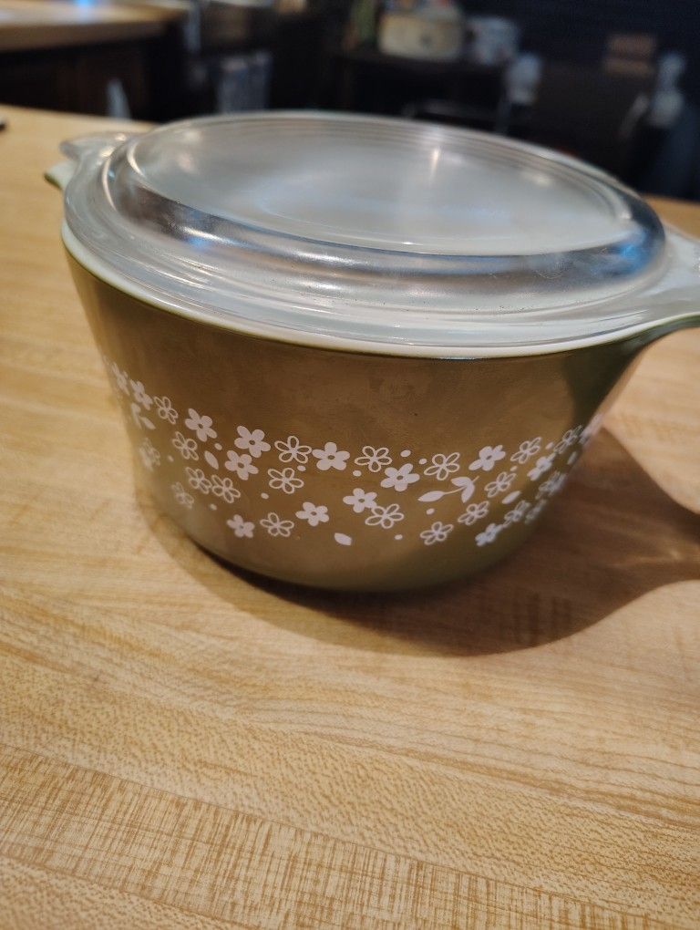 Vintage Pyrex Bowls and Lids