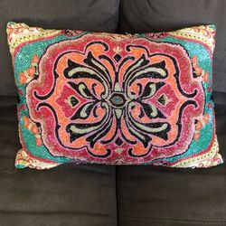 Decorative throw pillows