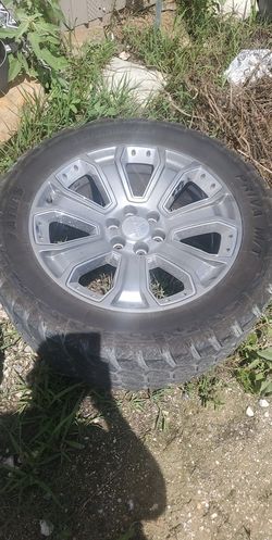 Front 33/12.50r22 and Back 35/12.50r22 For Sale Tires Are 70 Percent Of Life 
