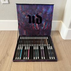 33 Piece BRAND NEW- Urban Decay 24/7 glide-on Eye Liner Pencil Vault Limited Edition