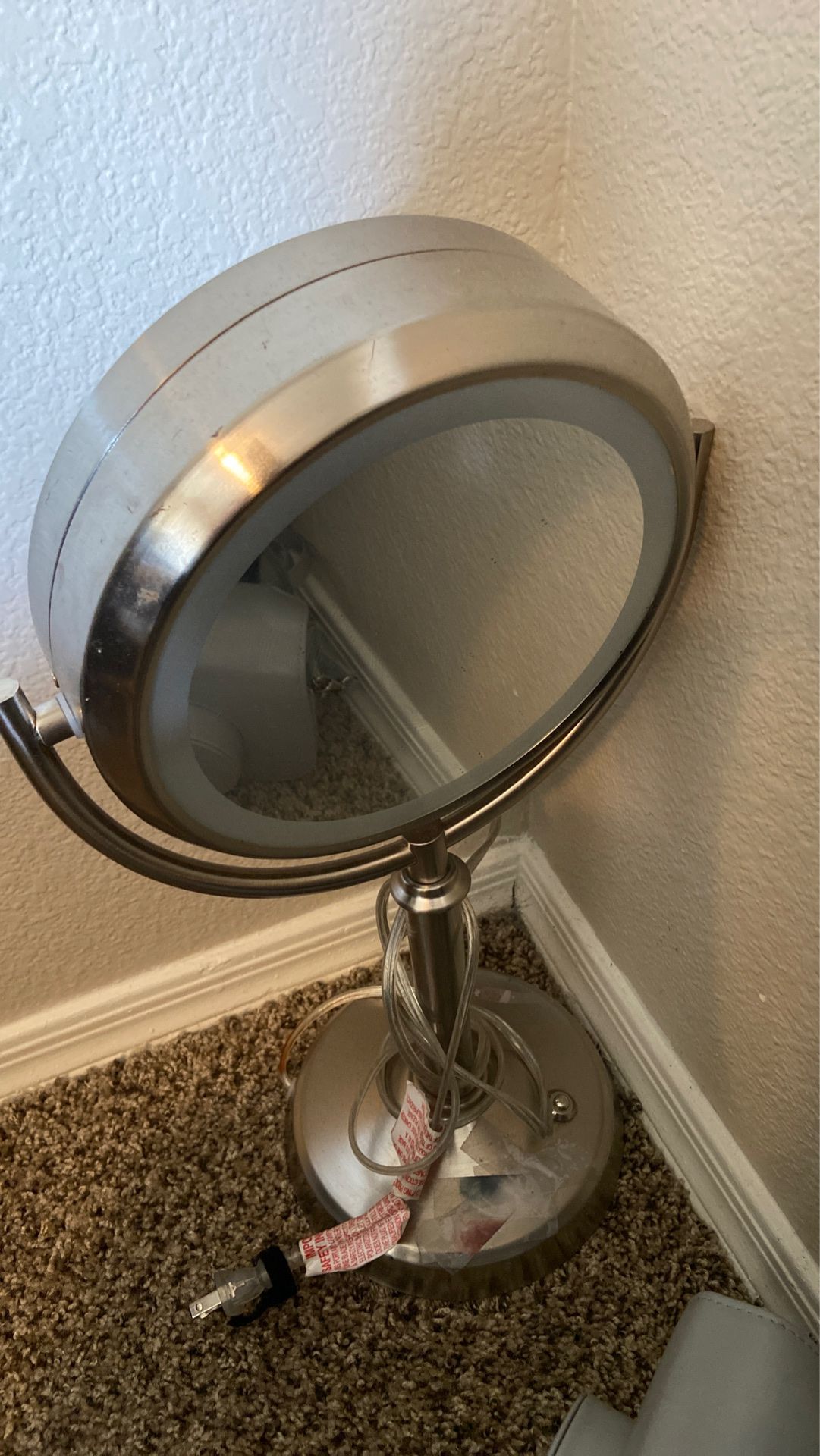 Vanity makeup light mirror