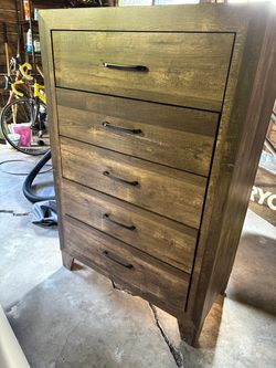 Chest of drawers $15.00