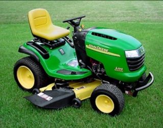 John Deere L120 Riding Lawn Mower