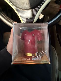 MyJersey Christiano signed gold chase jersey display