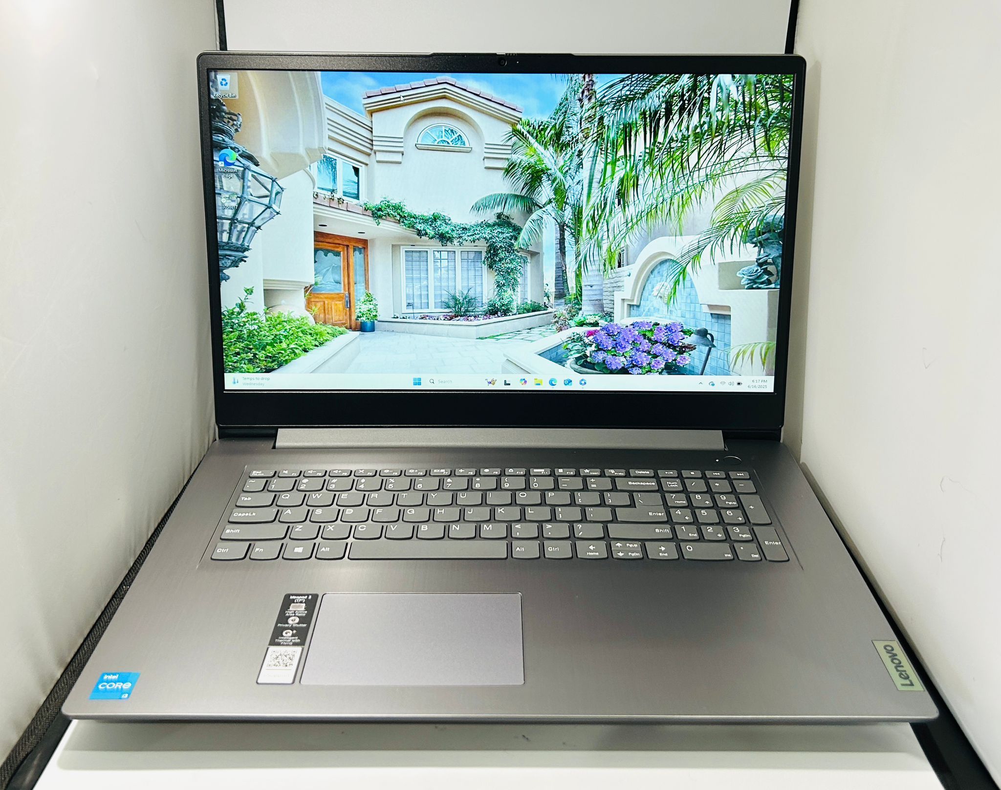Lenovo IdeaPad 82H9 2021 17-inch Core i3-1115G4 3.0Ghz 8GB 256GB Windows 11