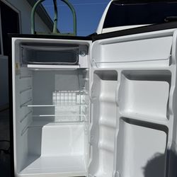 Mini Fridge w/ Freezer