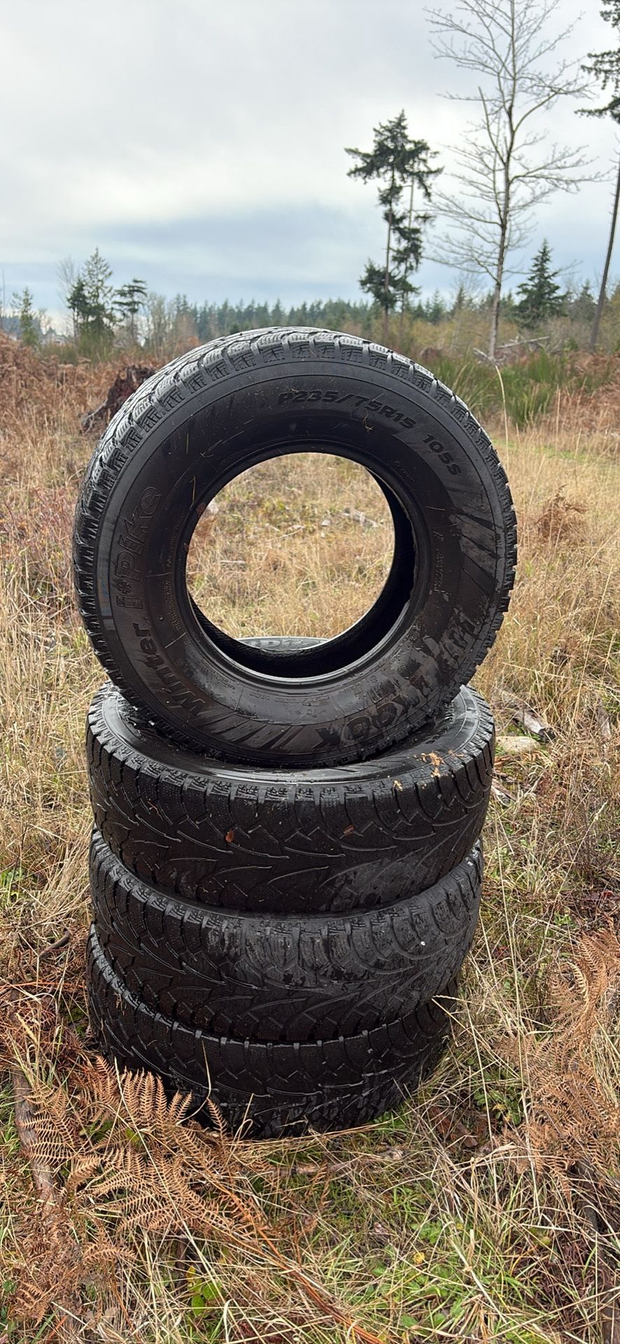 Michelin X-Ice Snow 265/70 – Like New – $300 CASH – TODAY ONLY (Tacoma)