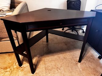 Corner Desk