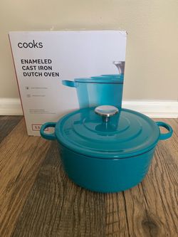 NEW Cooks enameled cast iron Dutch oven