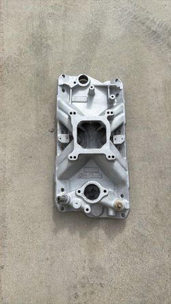 Small block chevy edelbrock torquer intake manifold