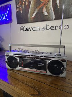 1980s Analog Vibe: Restored Soundesign Boombox – MINT Condition!
