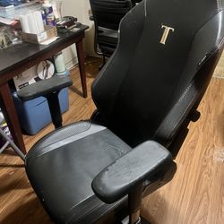 Secret Lab Chair Computer Desk 