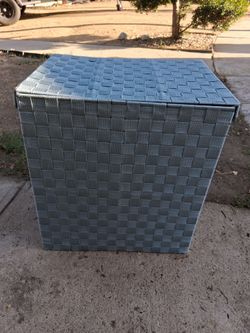 !! Small laundry Hamper