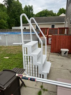 White above ground pool ladder