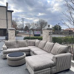 Free Same Day Delivery 🚚 Large Sectional with ottoman 