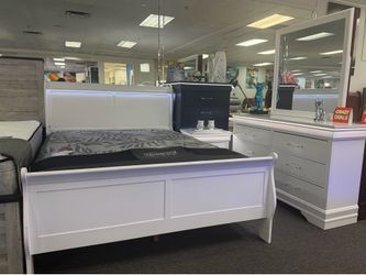 Amazing Deal🚨Gorgeous White 5pc Bedroom Set On Sale $599