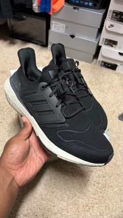 Adidas ULTRA BOOST 22 size 13