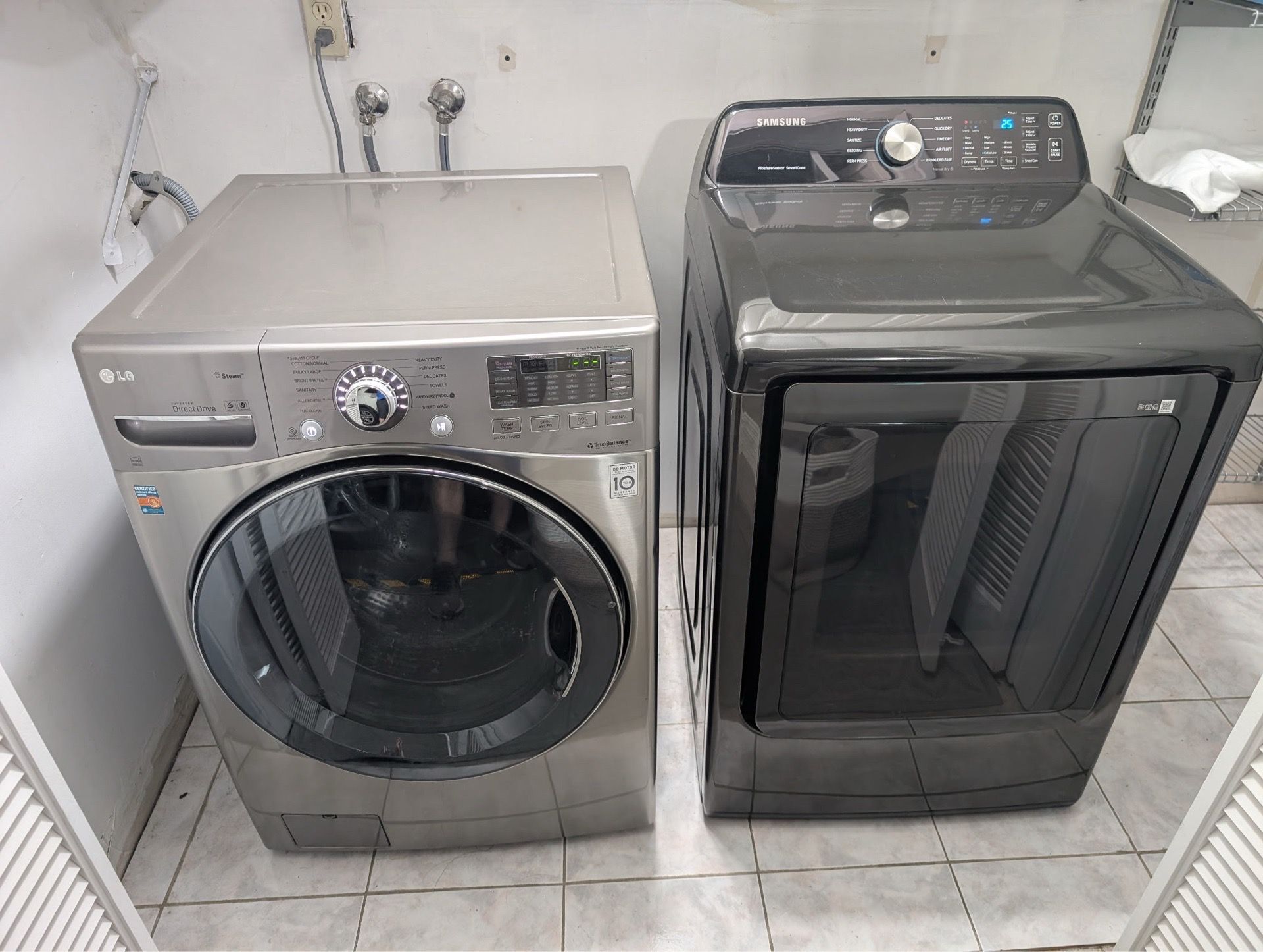 Set of washer and dryer