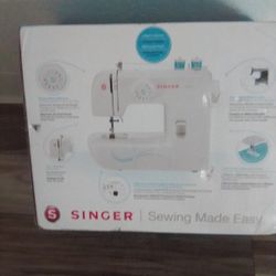 Singer Sewing Machine 