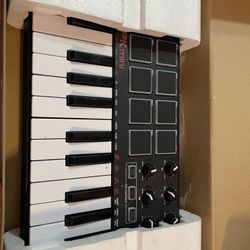 Akai MIDI Keyboard 