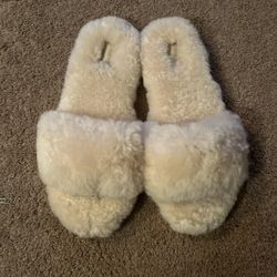 Women’s Ugg Slippers Size 9 Brand New 