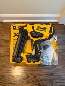Brand New Dewalt 20V MAX XR 18 Gauge Cordless Brad Nailer (Tool Only)