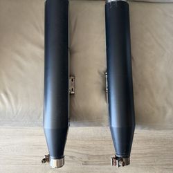 OEM Harley-Davidson Slip-On Exhaust Pipes with Heat Shields for Softail – Excellent Condition