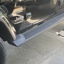 Jeep (Sahara JLU) Running Board Side Steps OEM