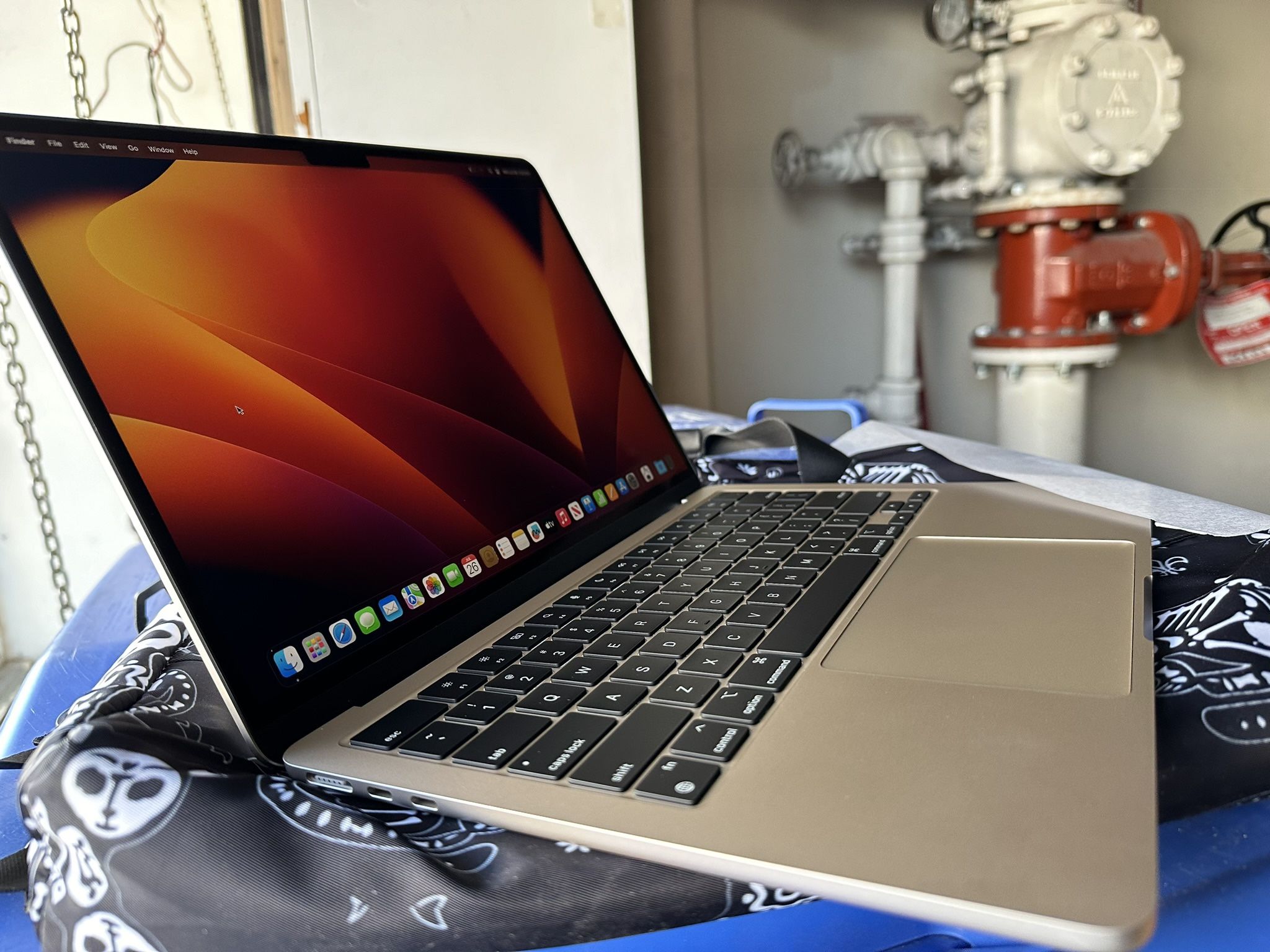 Late. 2022. MacBook Air. 13. Inch. —- M2 Chip. —8Gb Ram -256 Ssd 