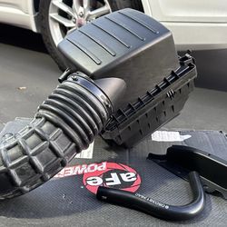 Genuine Stock OEM Mopar Air Cleaner Box from 2018 Jeep Grand Cherokee SRT